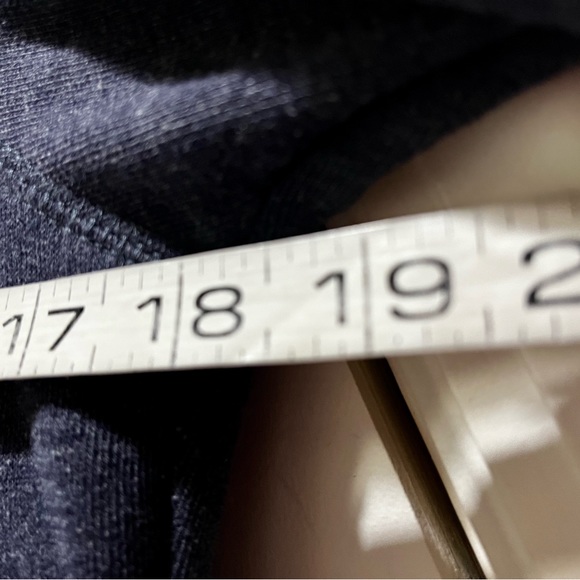 Victoria’s Secret sweatshirt with hoodie and gold sequins - Picture 11 of 16